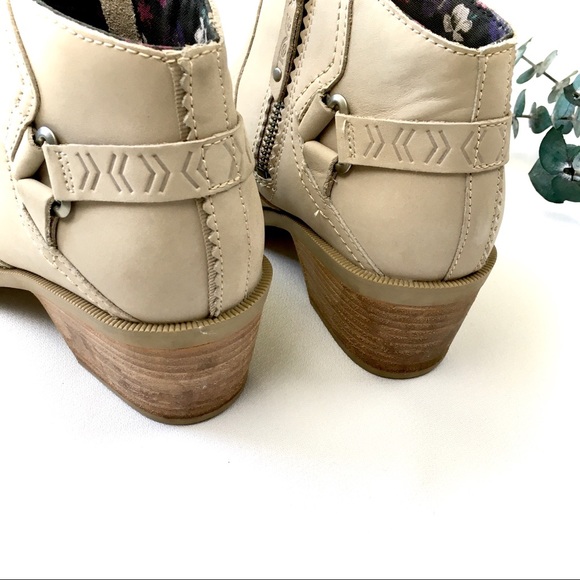 Teva Cream Leather Ankle Boot - Picture 5 of 7